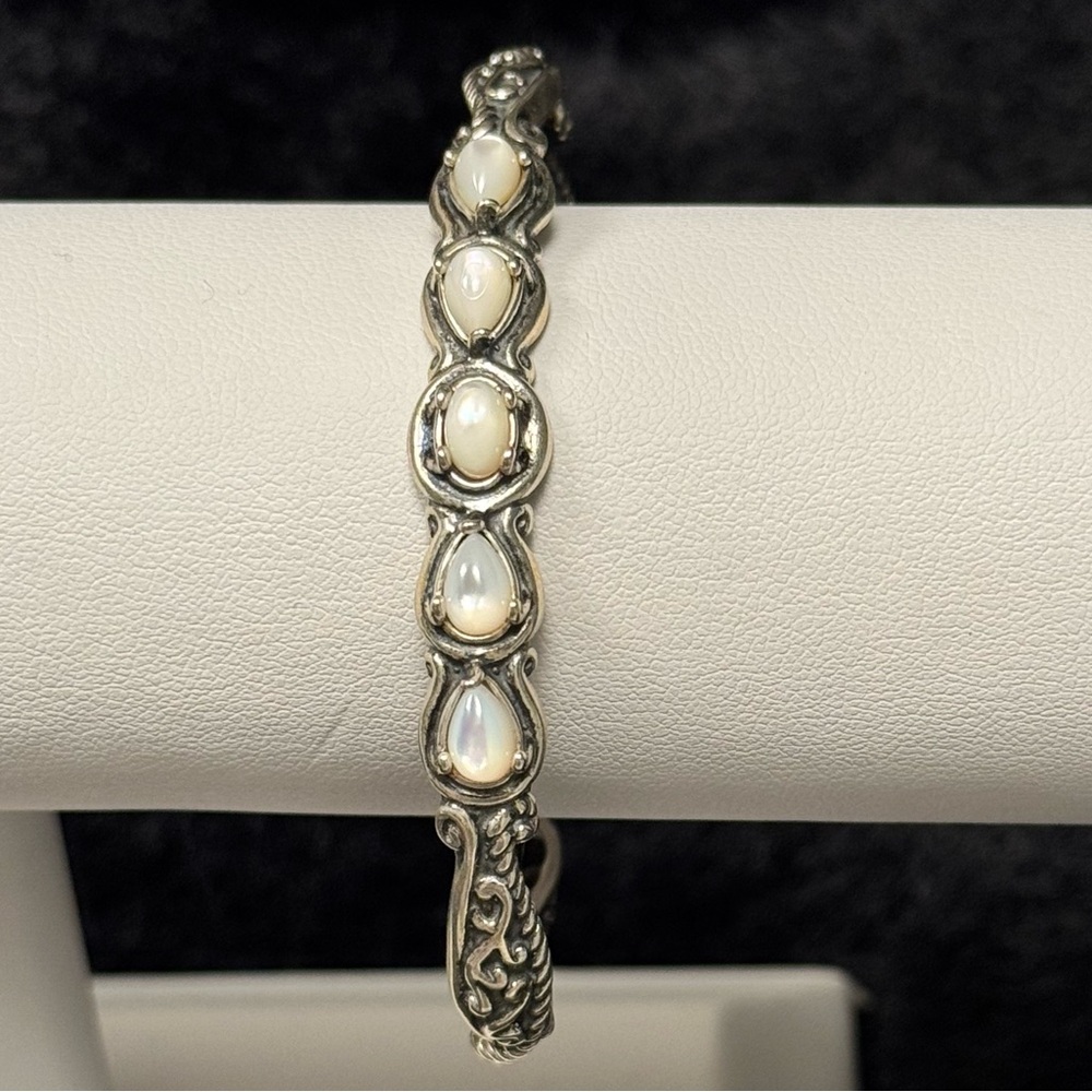 Carolyn Pollack “Simply Fabulous” Sterling Silver & Mother of Pearl Bangle